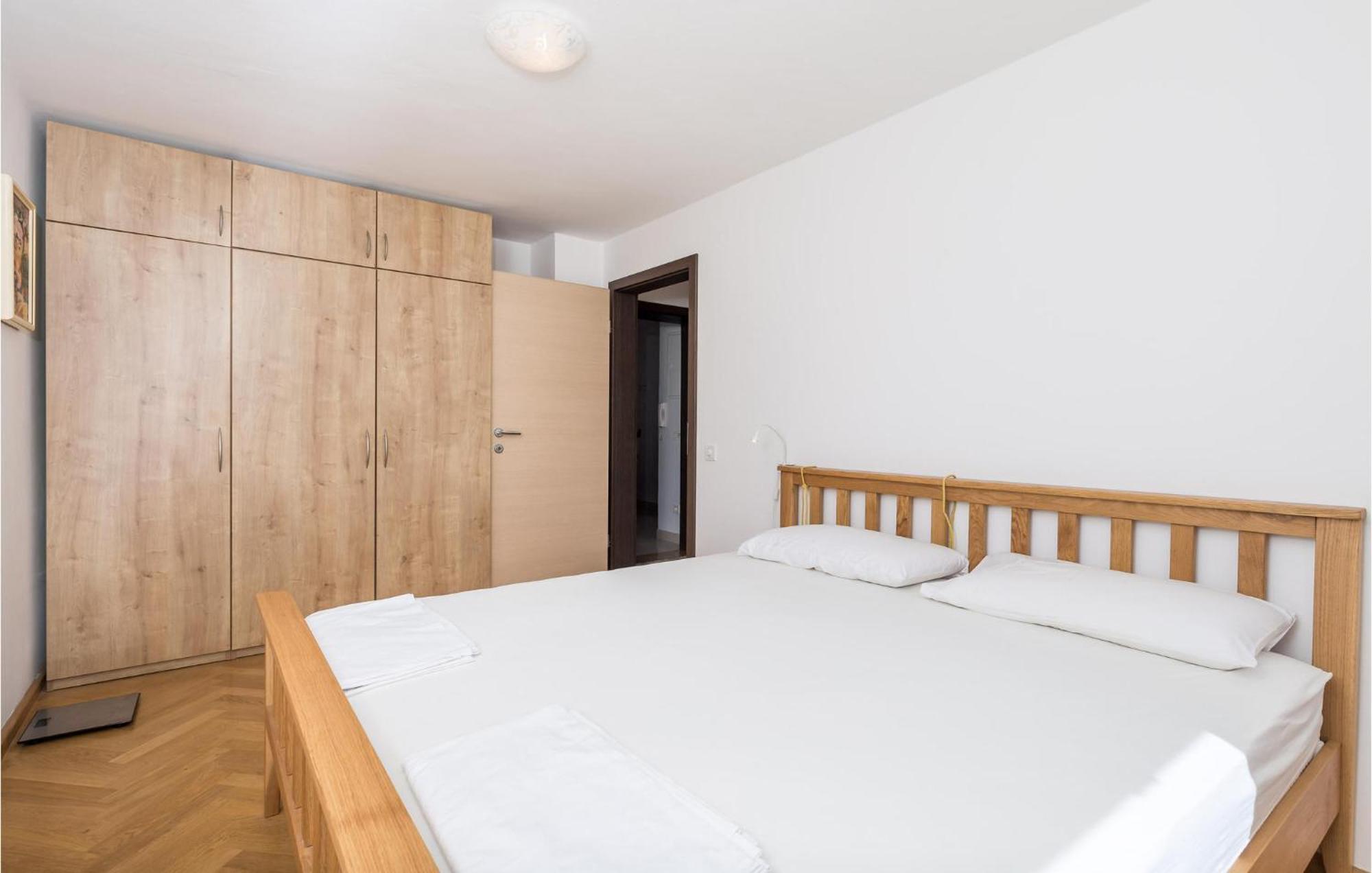 2 Bedroom Awesome Apartment In Veli Lošinj Dış mekan fotoğraf