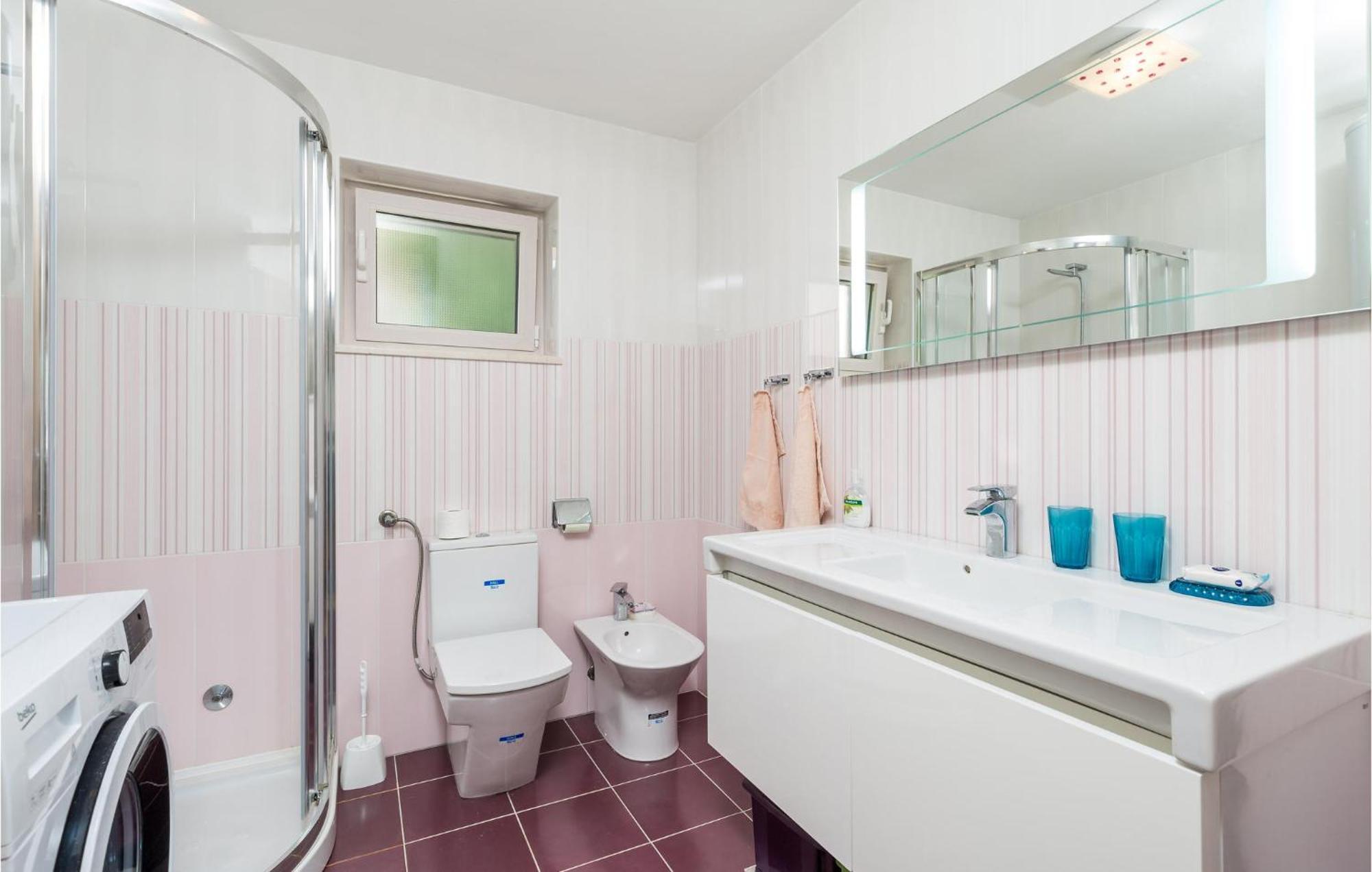 2 Bedroom Awesome Apartment In Veli Lošinj Dış mekan fotoğraf