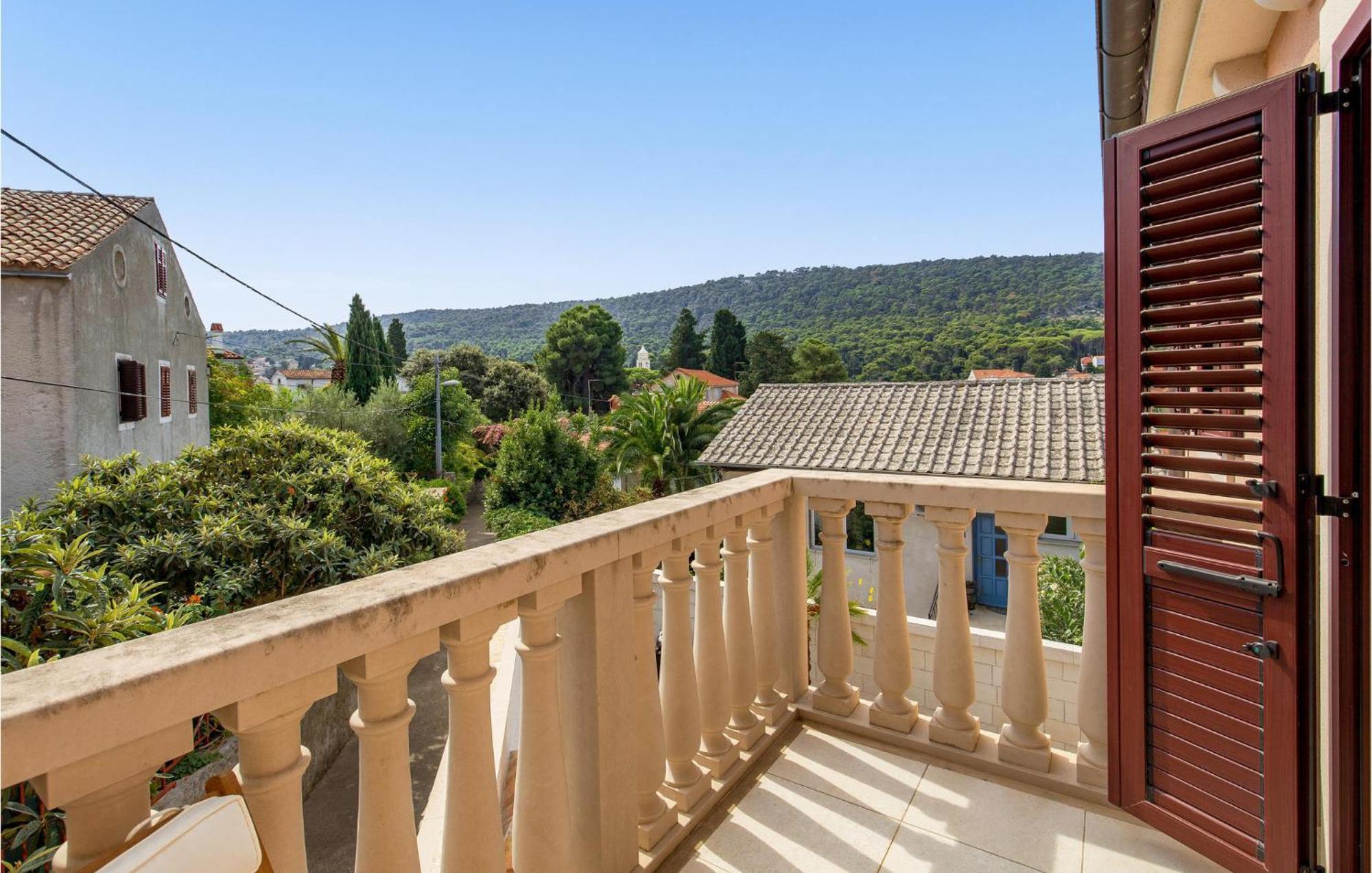 2 Bedroom Awesome Apartment In Veli Lošinj Dış mekan fotoğraf