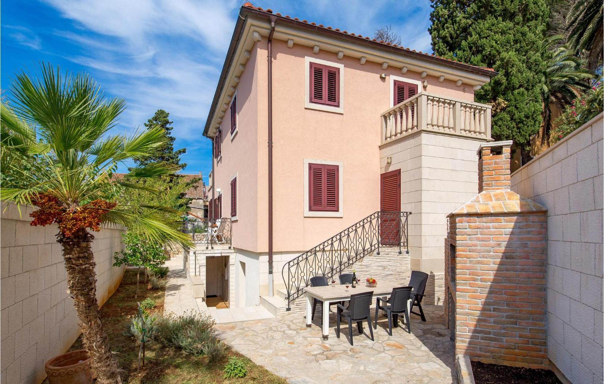 2 Bedroom Awesome Apartment In Veli Lošinj Dış mekan fotoğraf