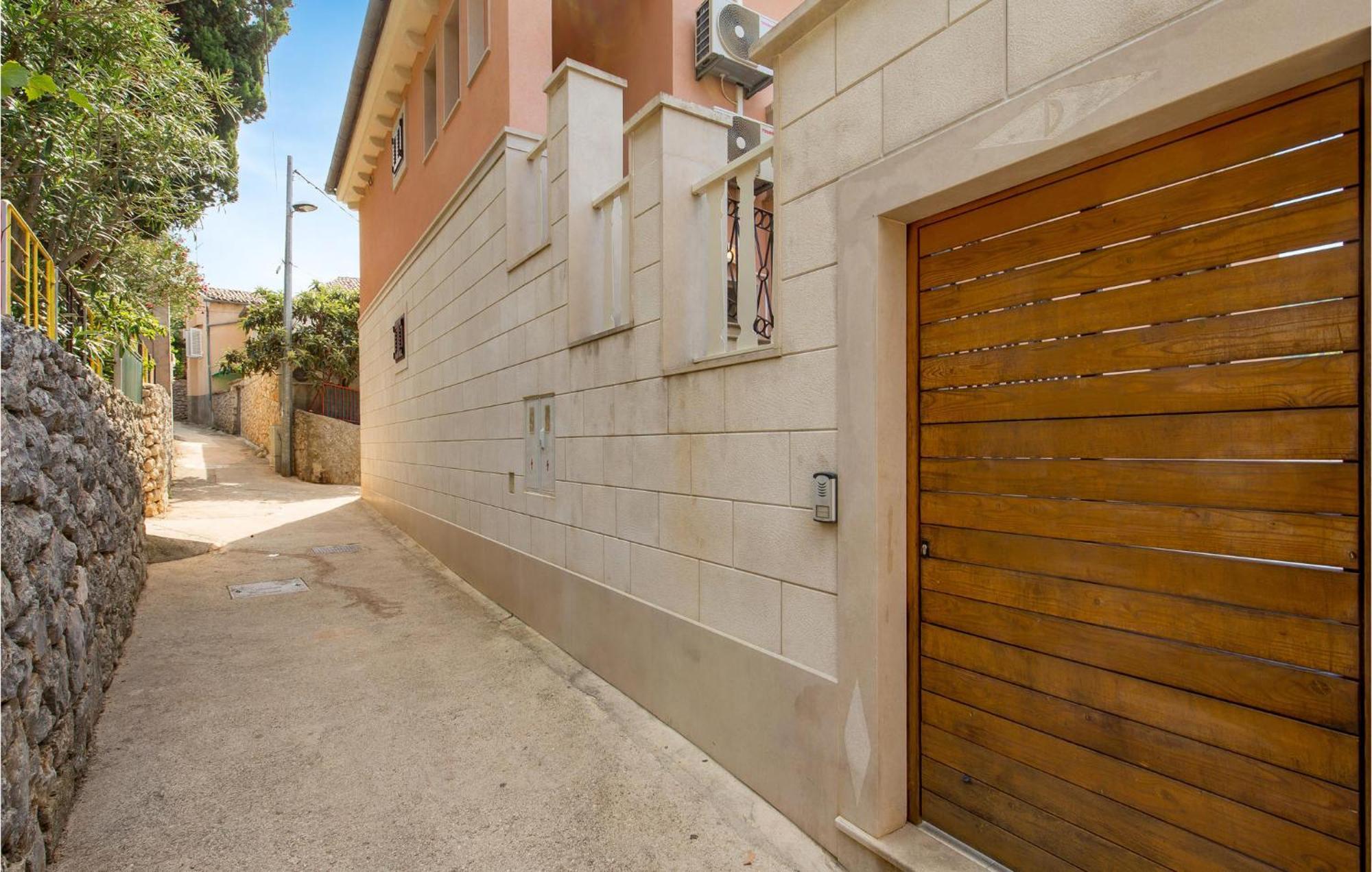 2 Bedroom Awesome Apartment In Veli Lošinj Dış mekan fotoğraf