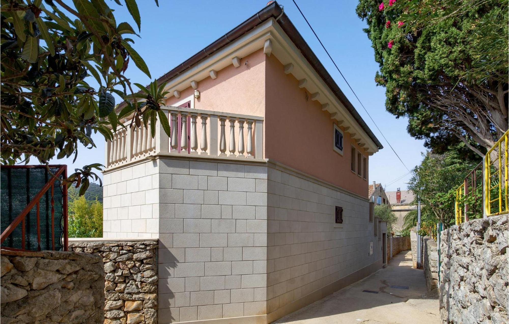 2 Bedroom Awesome Apartment In Veli Lošinj Dış mekan fotoğraf