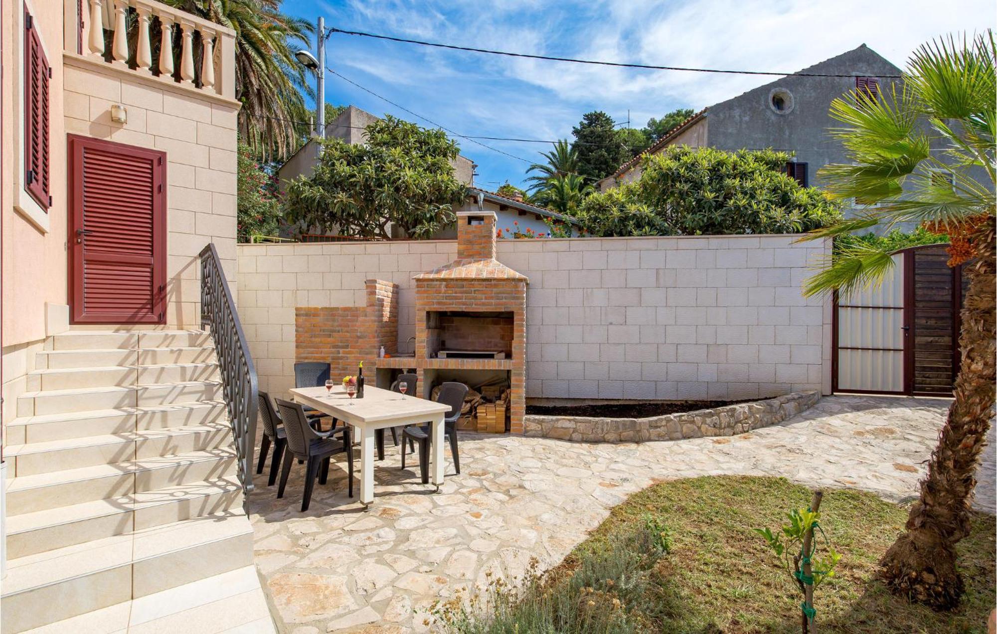 2 Bedroom Awesome Apartment In Veli Lošinj Dış mekan fotoğraf